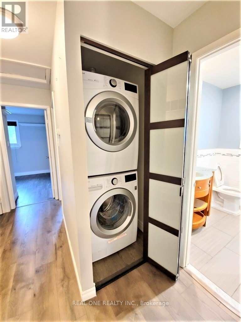 #upper - 133 Mccraney Street, Oakville, Ontario  L6H 1H5 - Photo 11 - W13705106