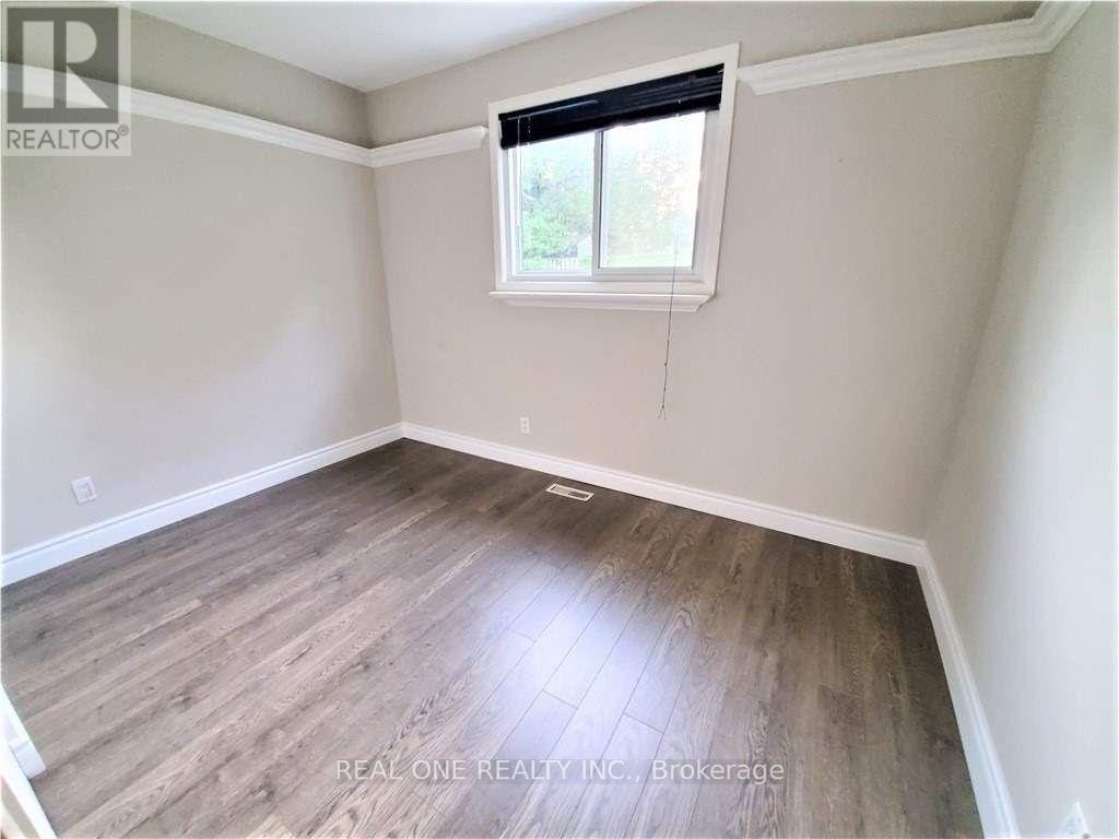 #upper - 133 Mccraney Street, Oakville, Ontario  L6H 1H5 - Photo 12 - W13705106