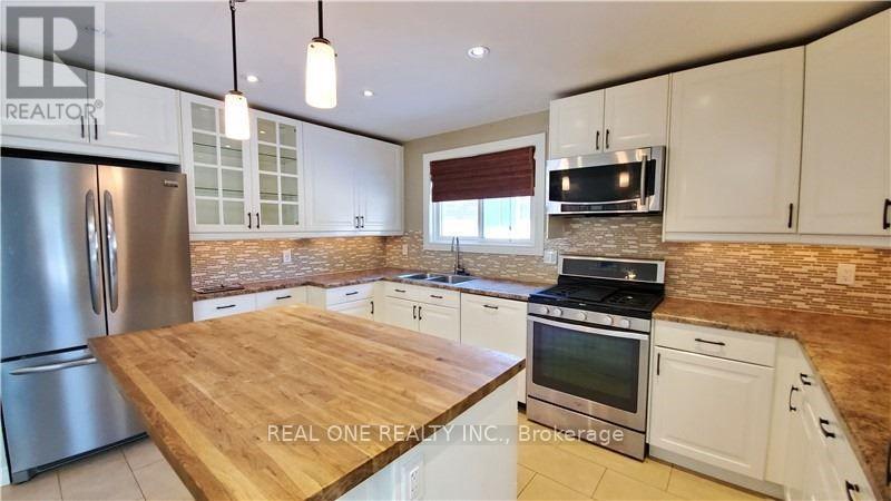 #upper - 133 Mccraney Street, Oakville, Ontario  L6H 1H5 - Photo 6 - W13705106
