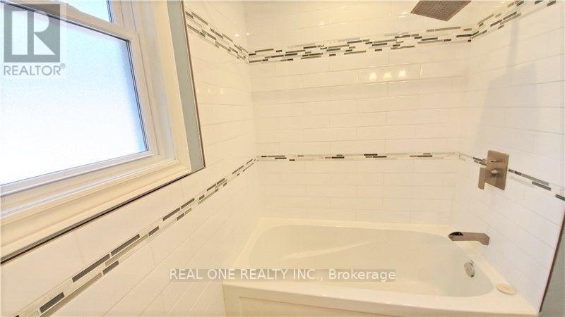 #upper - 133 Mccraney Street, Oakville, Ontario  L6H 1H5 - Photo 9 - W13705106