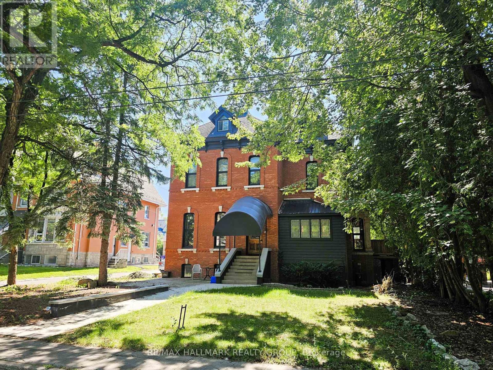 460 WILBROD STREET, Ottawa, Ontario
