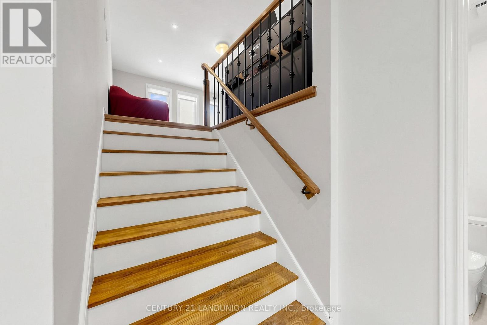329 Atha Avenue, Richmond Hill, Ontario  L4C 6A8 - Photo 4 - N13705136