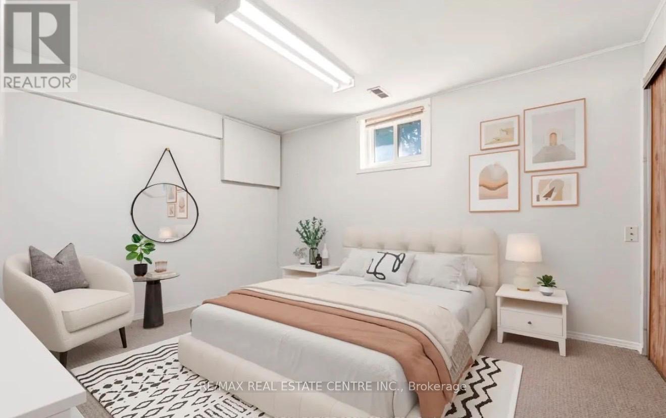 Lower Level - 3454 Oakglade Crescent, Mississauga, Ontario  L5C 1X5 - Photo 10 - W13705128
