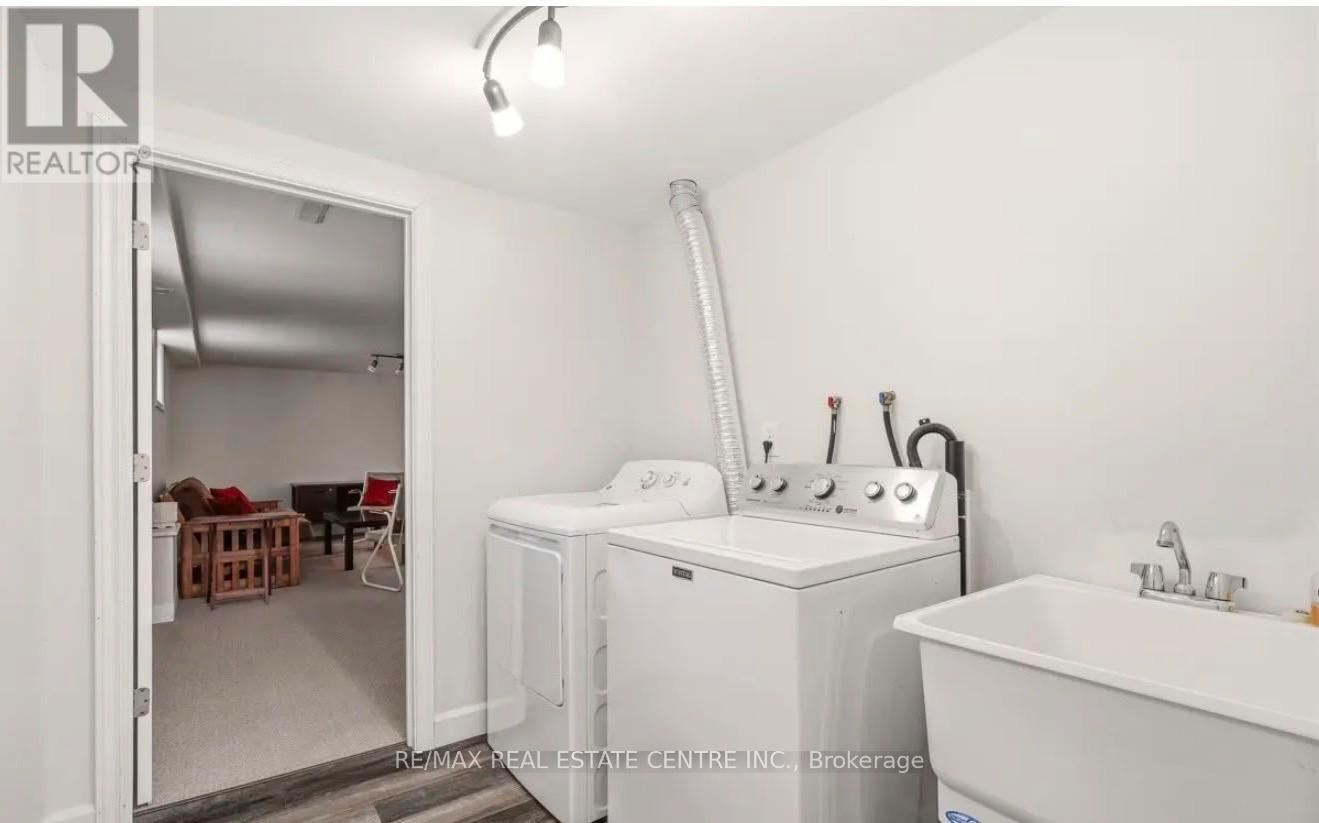 Lower Level - 3454 Oakglade Crescent, Mississauga, Ontario  L5C 1X5 - Photo 11 - W13705128