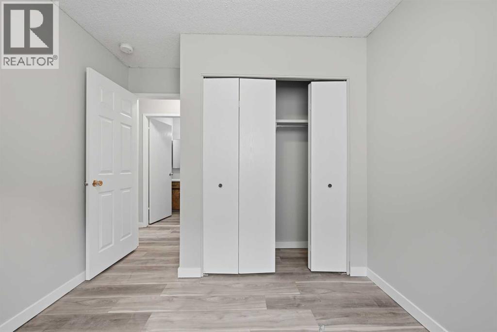 228 Berwick Drive NW, Calgary, Alberta  T3K 1P5 - Photo 17 - A2335737