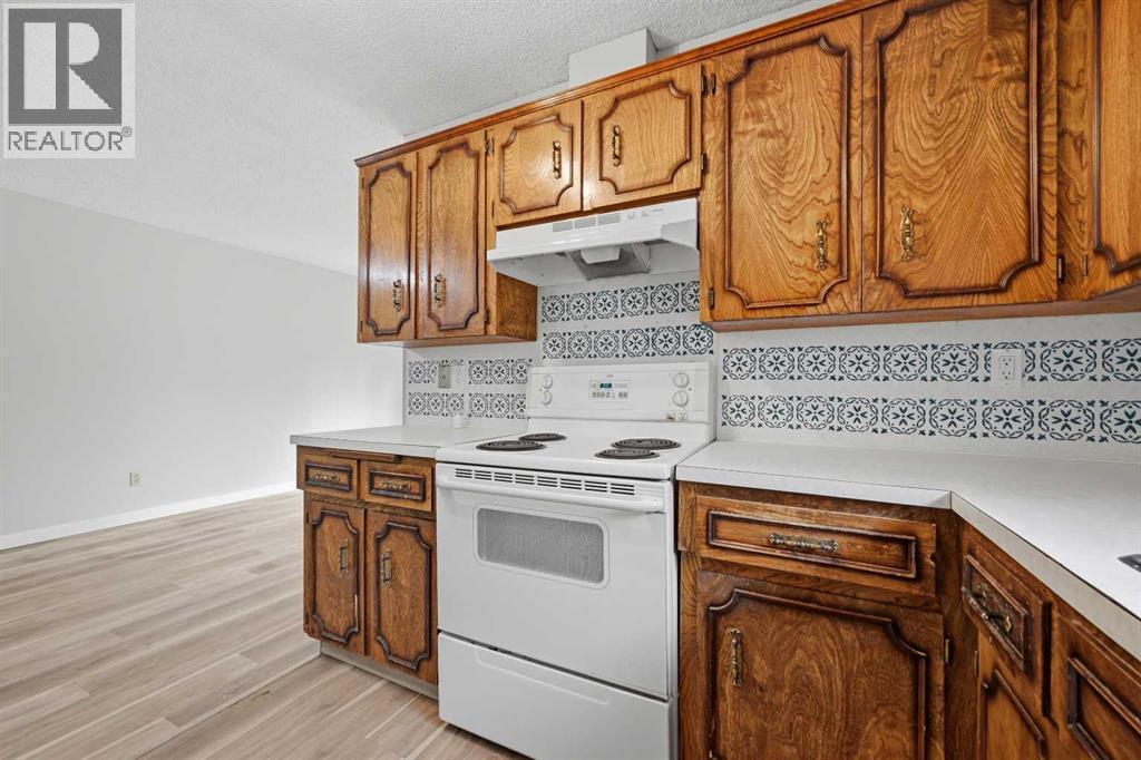 228 Berwick Drive NW, Calgary, Alberta  T3K 1P5 - Photo 11 - A2335737