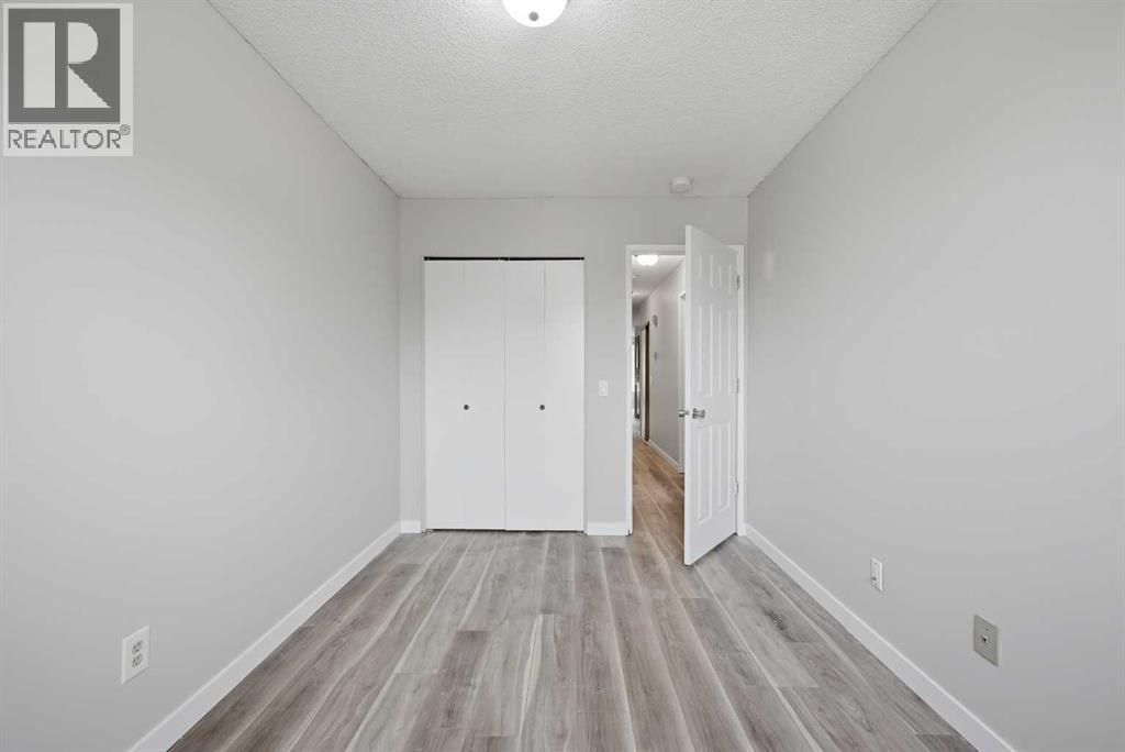 228 Berwick Drive NW, Calgary, Alberta  T3K 1P5 - Photo 24 - A2335737
