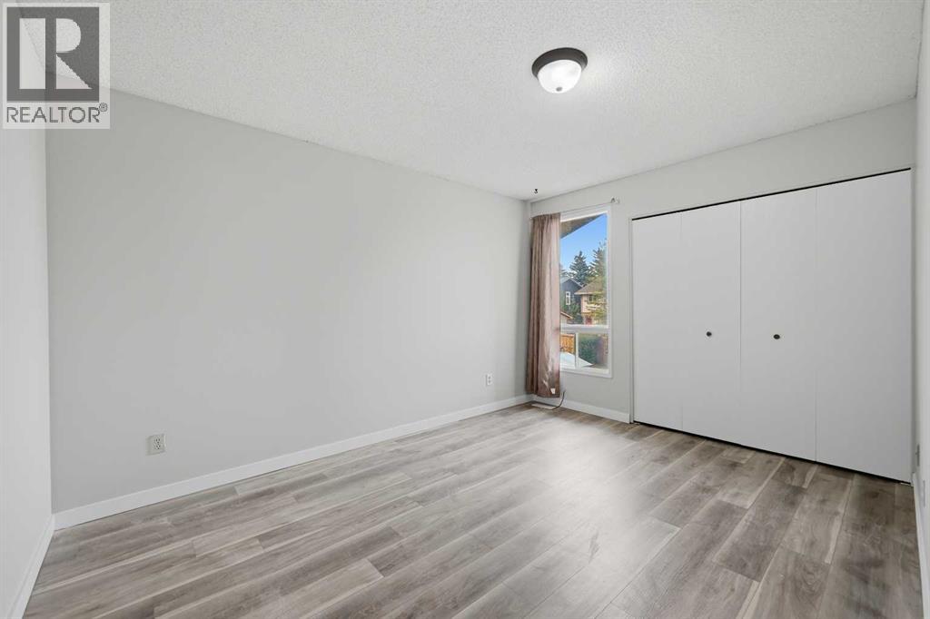 228 Berwick Drive NW, Calgary, Alberta  T3K 1P5 - Photo 21 - A2335737