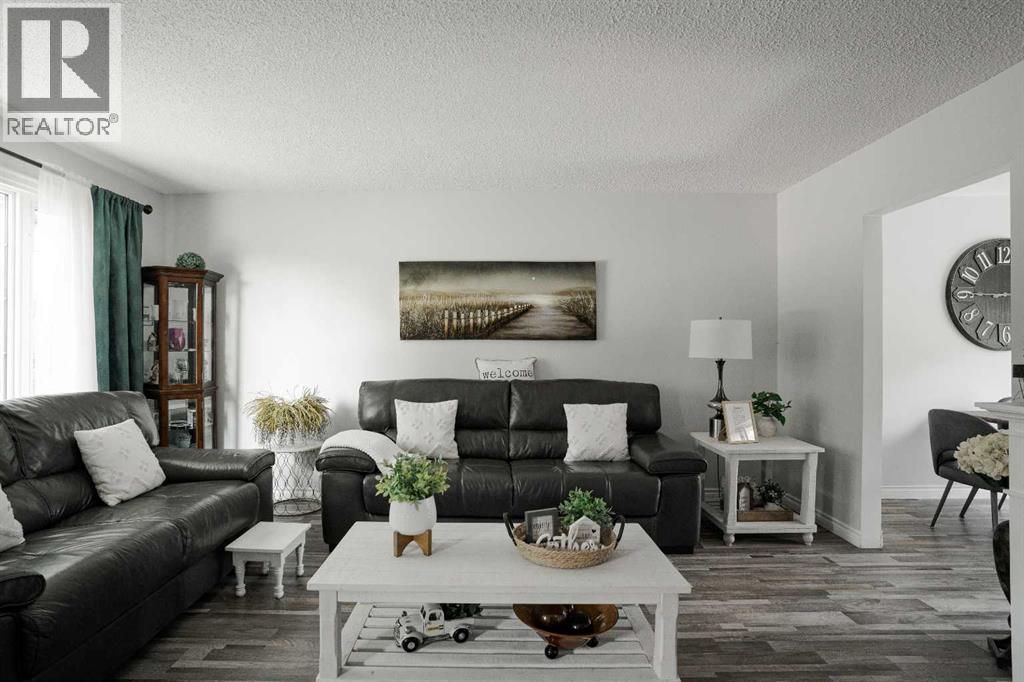114 Hilltop Crescent, Fort Mcmurray, Alberta T9H 3V4 - Photo 4 - A2337461
