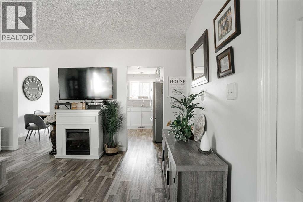 114 Hilltop Crescent, Fort Mcmurray, Alberta T9H 3V4 - Photo 3 - A2337461