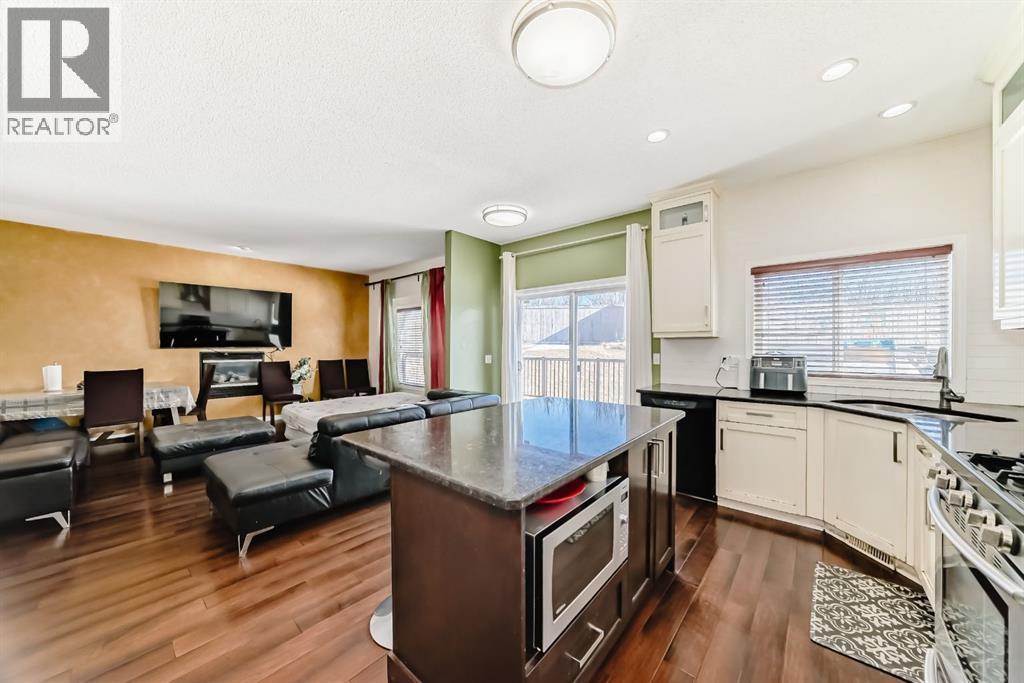 16 Saddlecrest Park NE, Calgary, Alberta  T3J 5E7 - Photo 7 - A2338866