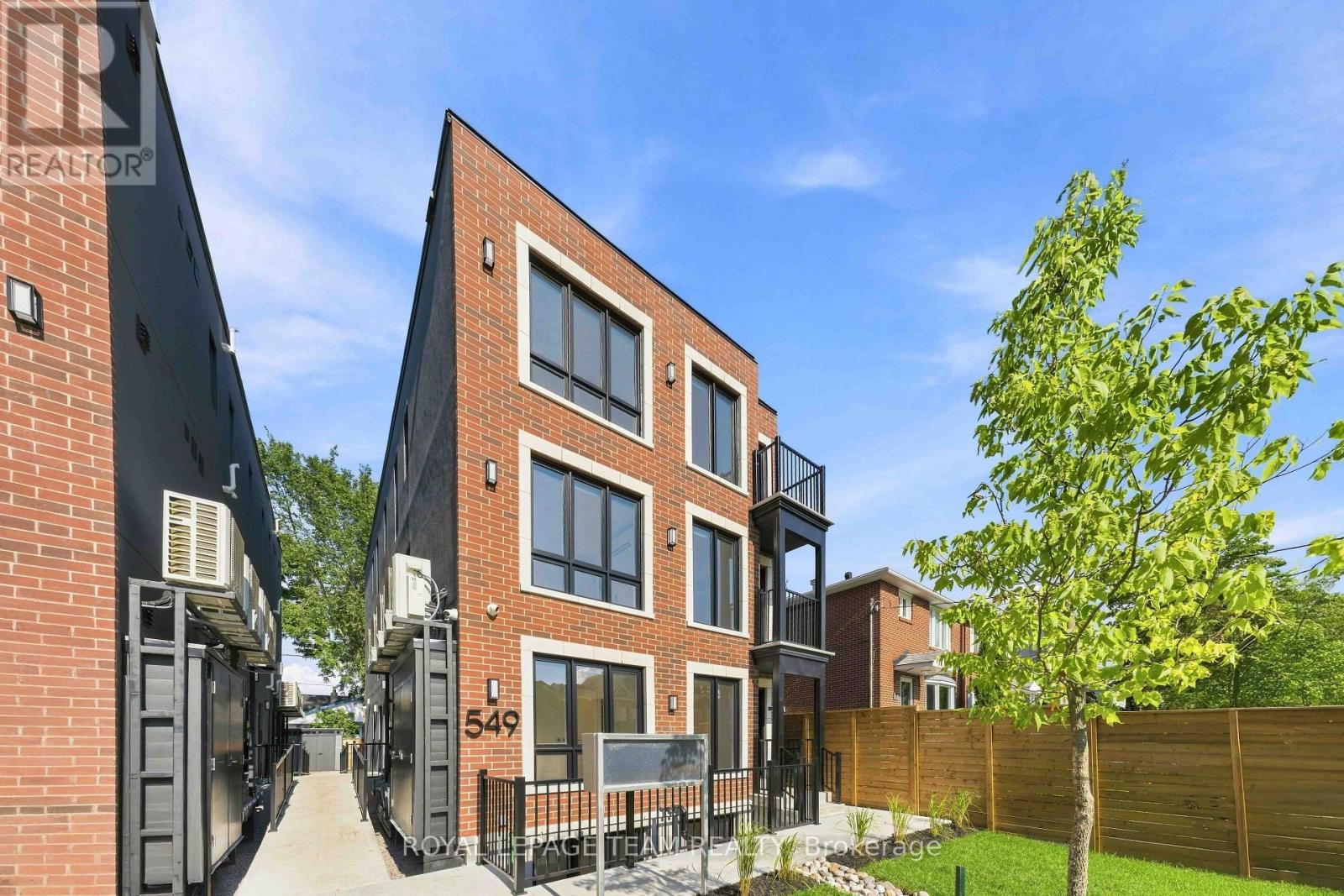 4 - 549 Melbourne Avenue, Ottawa, Ontario  K2A 1W7 - Photo 2 - X13705170