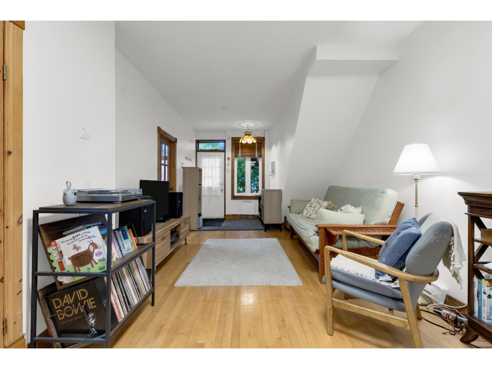 6232 Av. des Érables Montréal (Rosemont/La Petite-Patrie) Quebec Canada H2G2M8 4