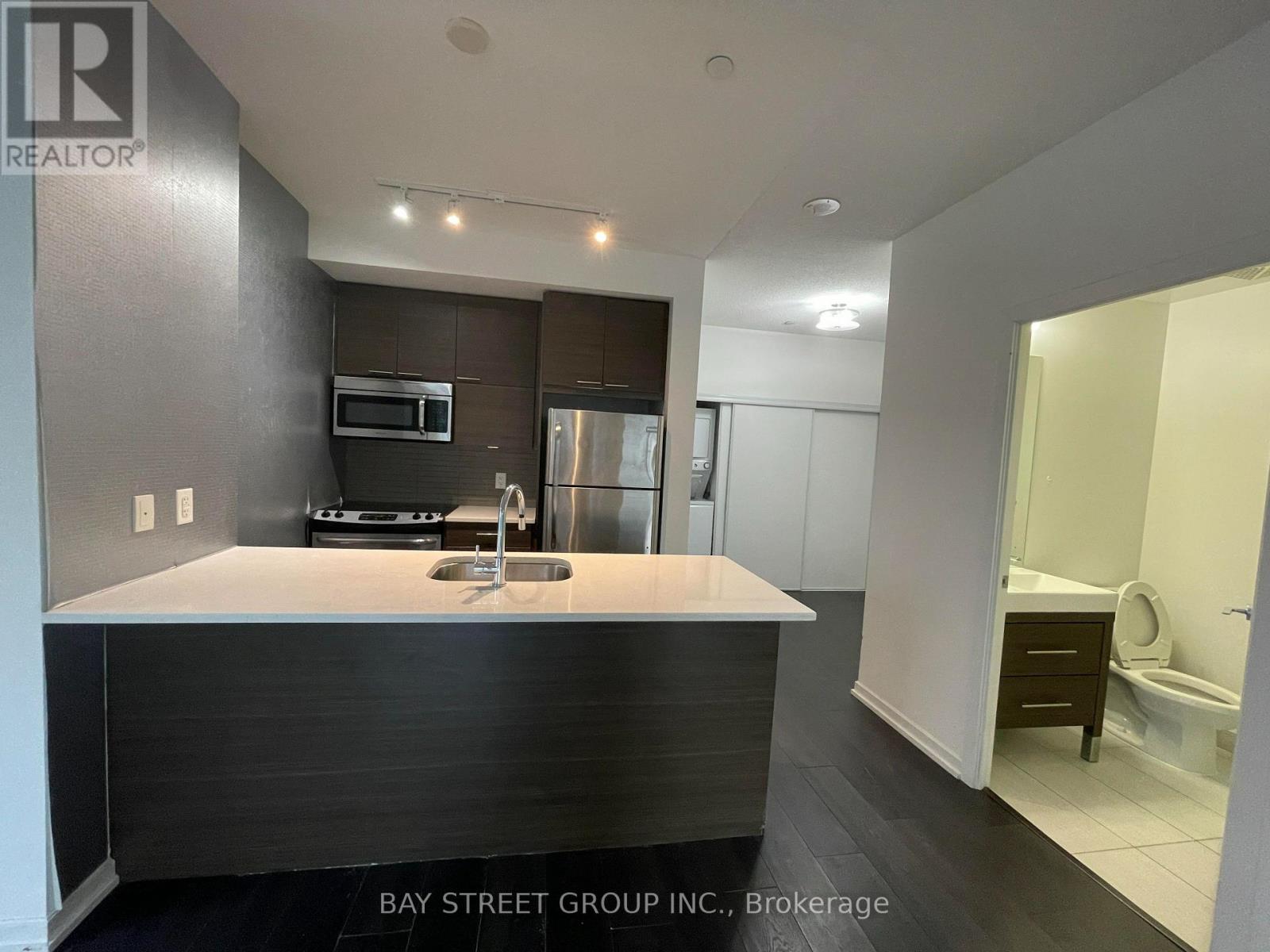 212 - 66 Forest Manor Road, Toronto (Henry Farm), Ontario  M2J 0B7 - Photo 3 - C13705164