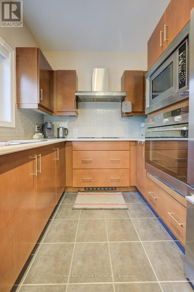 28 Glendarling Crescent, Hamilton (Winona Park), Ontario  L8E 0A9 - Photo 11 - X13705162