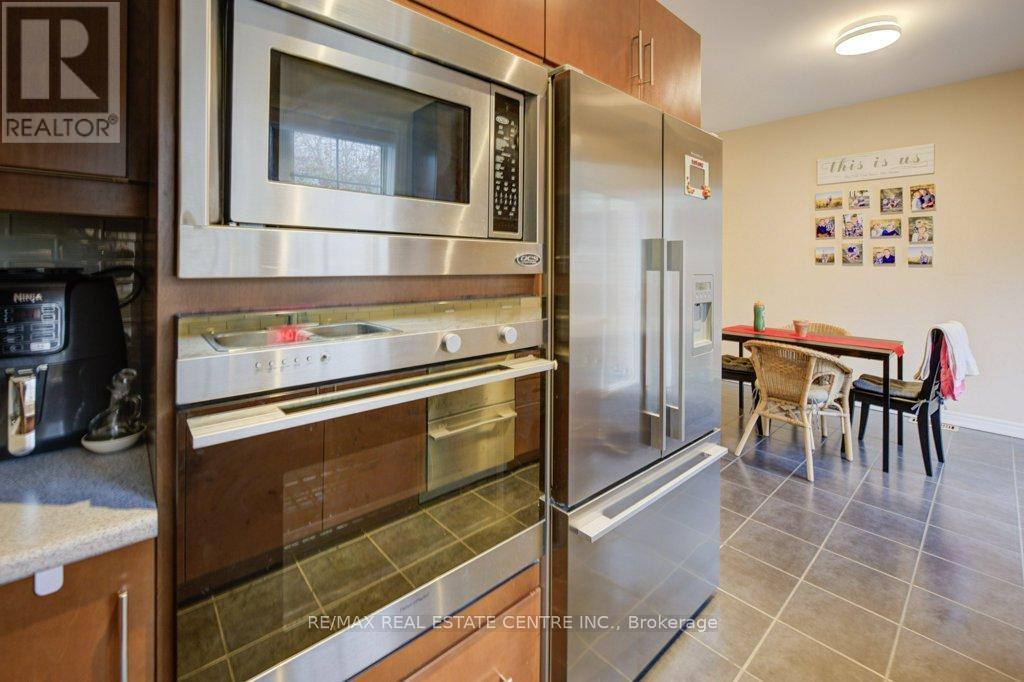 28 Glendarling Crescent, Hamilton (Winona Park), Ontario  L8E 0A9 - Photo 12 - X13705162
