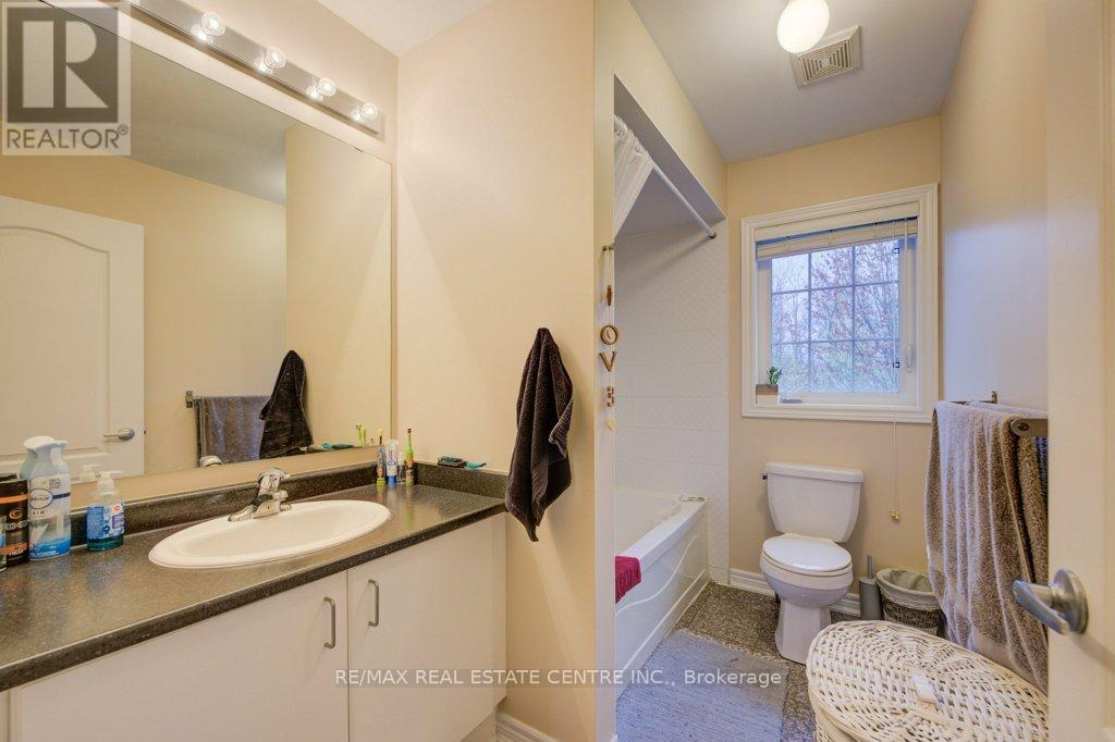 28 Glendarling Crescent, Hamilton (Winona Park), Ontario  L8E 0A9 - Photo 15 - X13705162