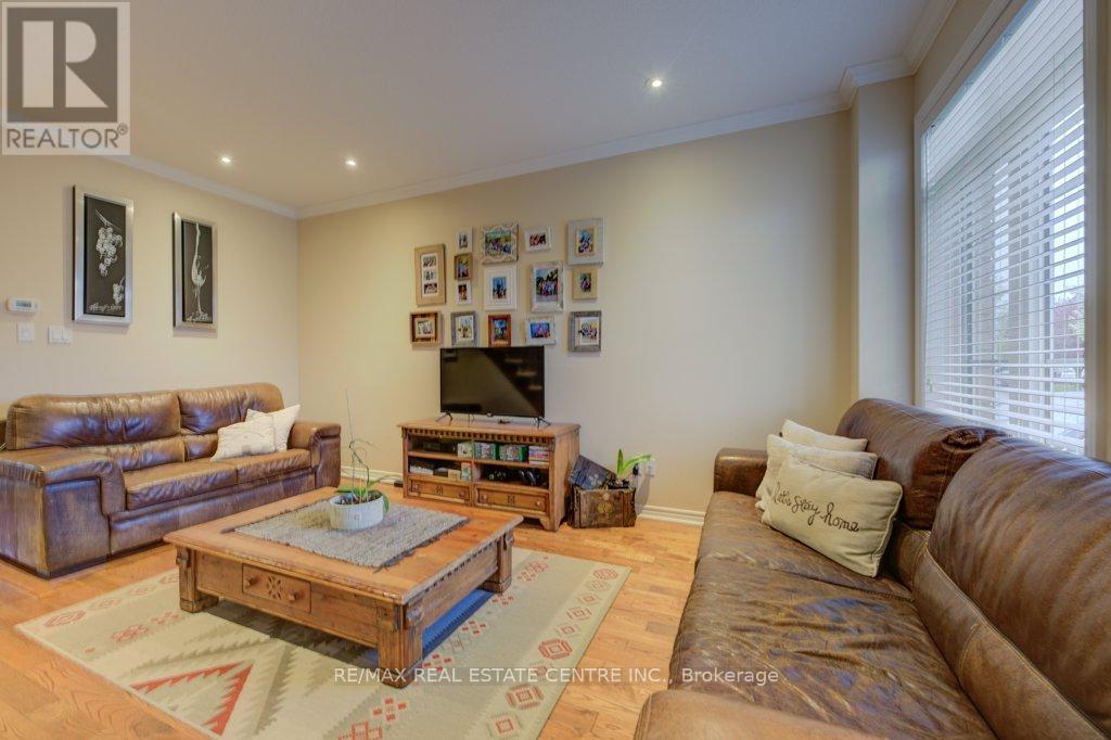 28 Glendarling Crescent, Hamilton (Winona Park), Ontario  L8E 0A9 - Photo 4 - X13705162