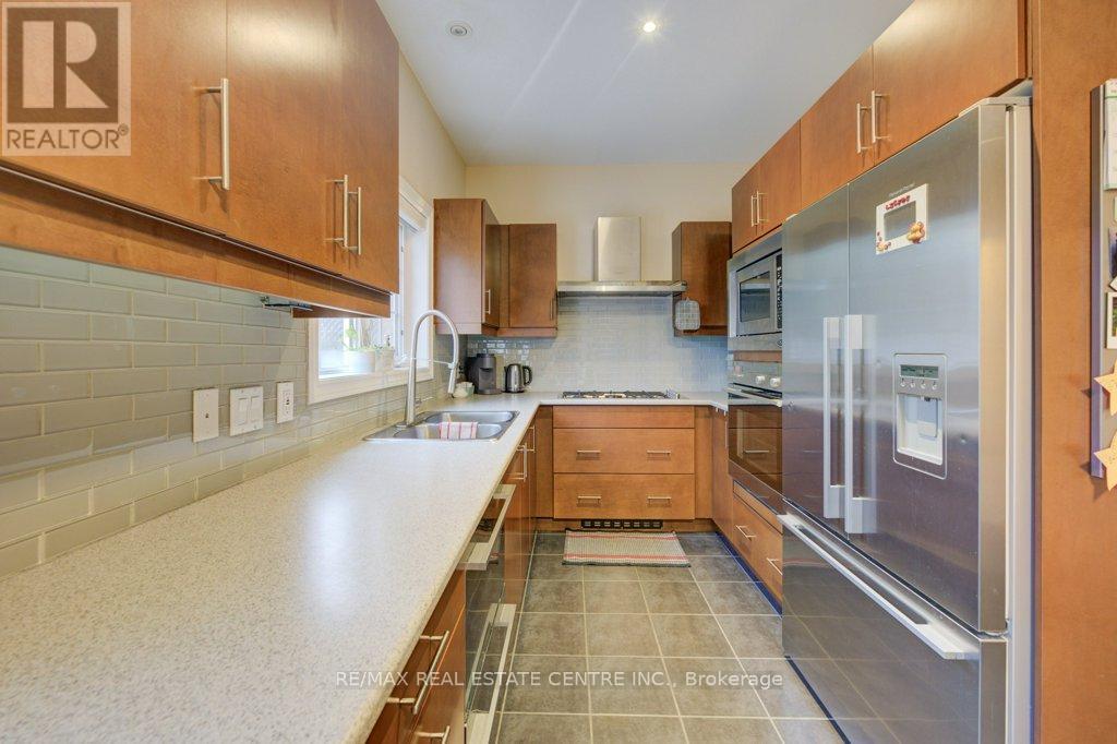 28 Glendarling Crescent, Hamilton (Winona Park), Ontario  L8E 0A9 - Photo 9 - X13705162