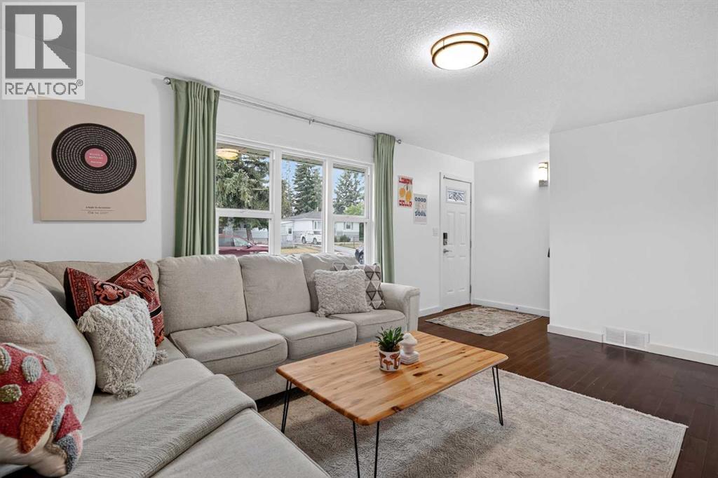 6324 Bowmont Crescent NW, Calgary, Alberta  T3B 2H4 - Photo 9 - A2334386