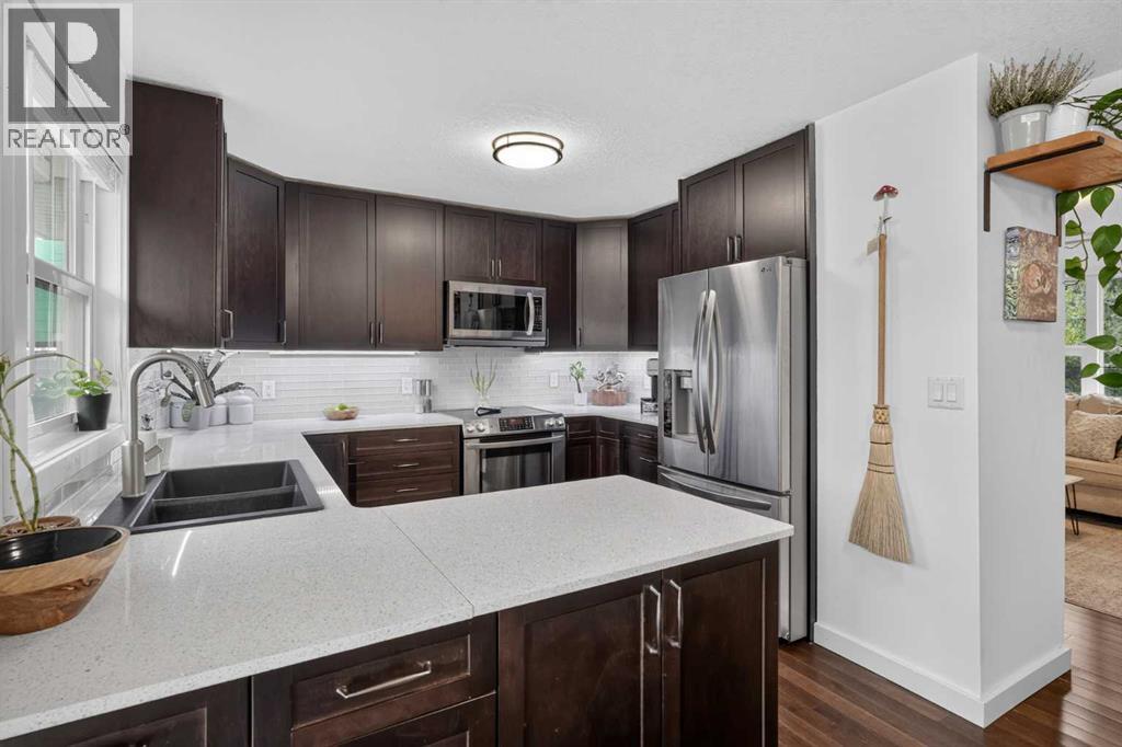 6324 Bowmont Crescent NW, Calgary, Alberta  T3B 2H4 - Photo 4 - A2334386