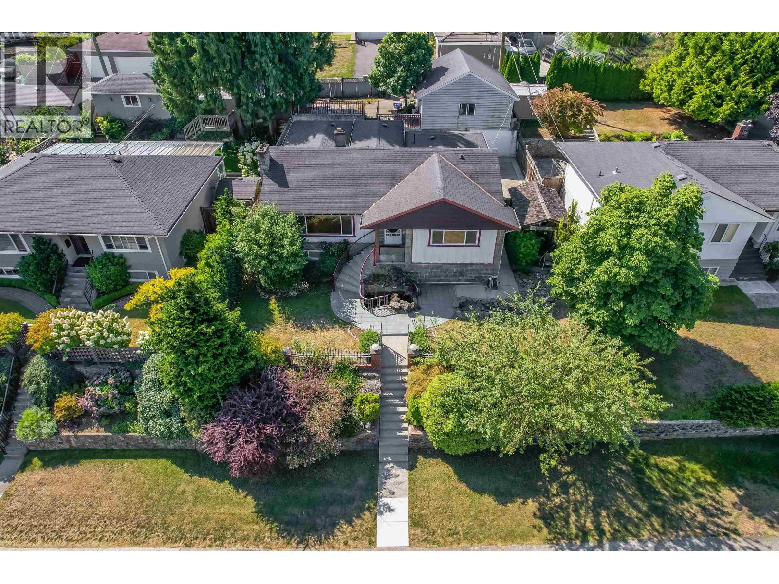 4116 Gilpin Crescent, Burnaby, British Columbia  V5G 2K2 - Photo 2 - R3157838
