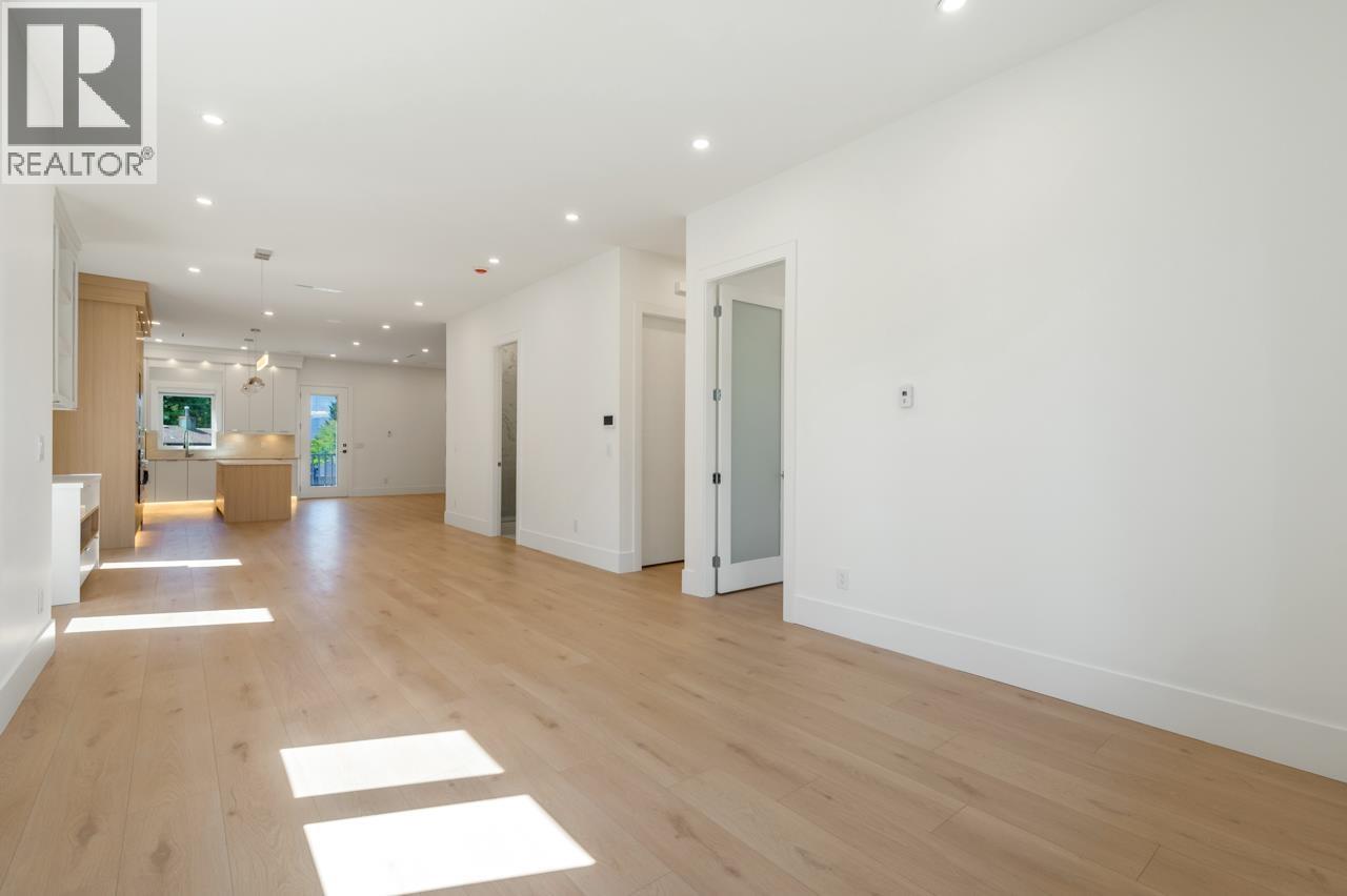 1 6139 Ashworth Avenue, Burnaby, British Columbia  V5E 3T8 - Photo 4 - R3132044