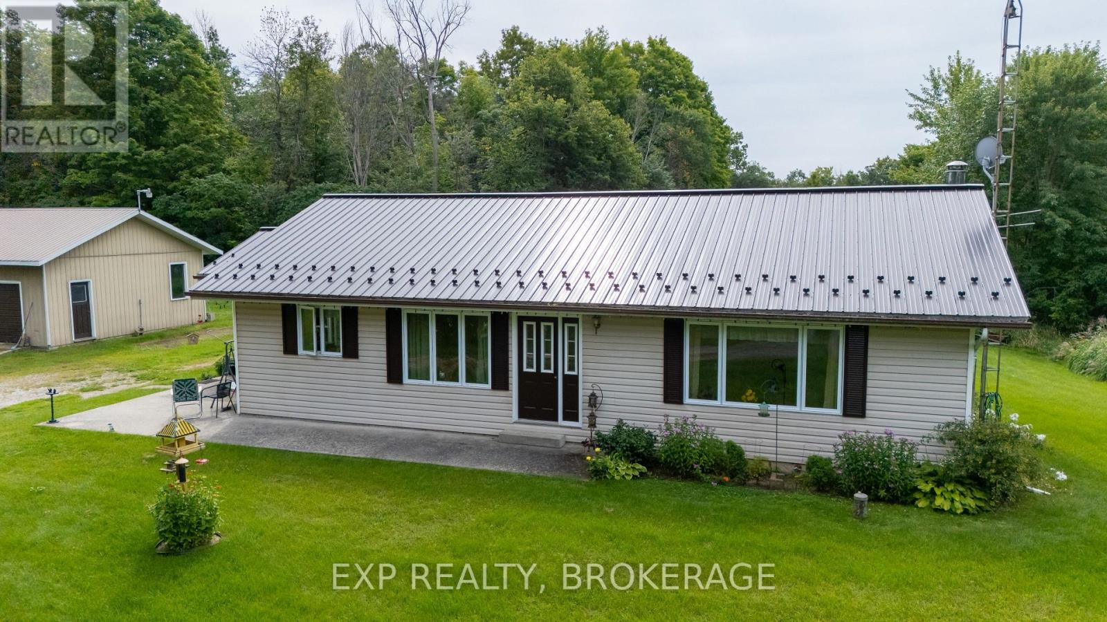 279 MUNRO ROAD, Tay Valley, Ontario