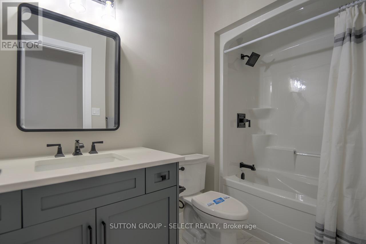 15 Lois Court, Lambton Shores, Ontario  N0M 1T0 - Photo 4 - X13007082