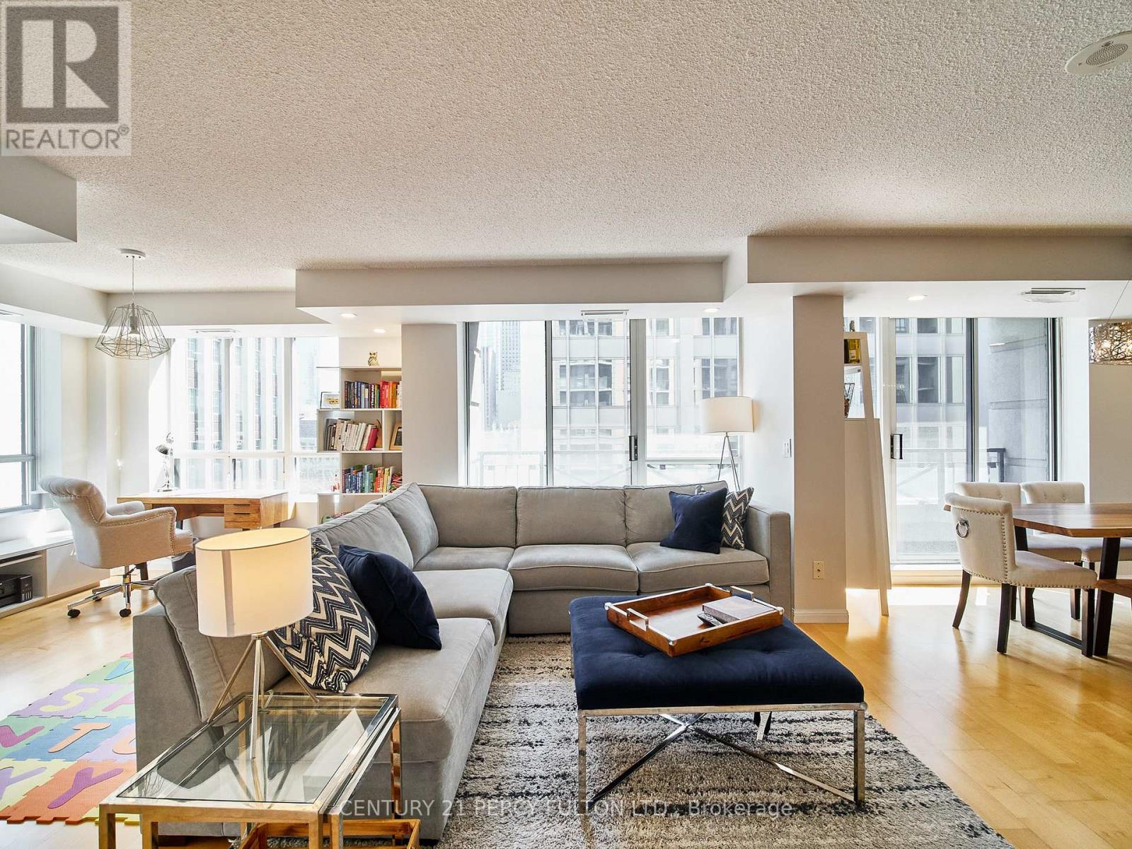 809 - 140 Simcoe Street, Toronto, Ontario  M5H 4E9 - Photo 5 - C13705248