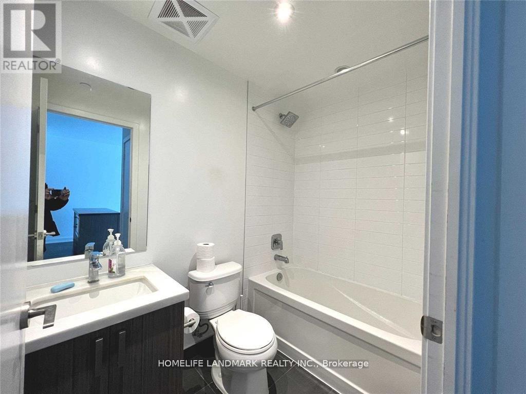 1604 - 501 St Clair Avenue W, Toronto, Ontario  M5P 0A2 - Photo 4 - C13705254