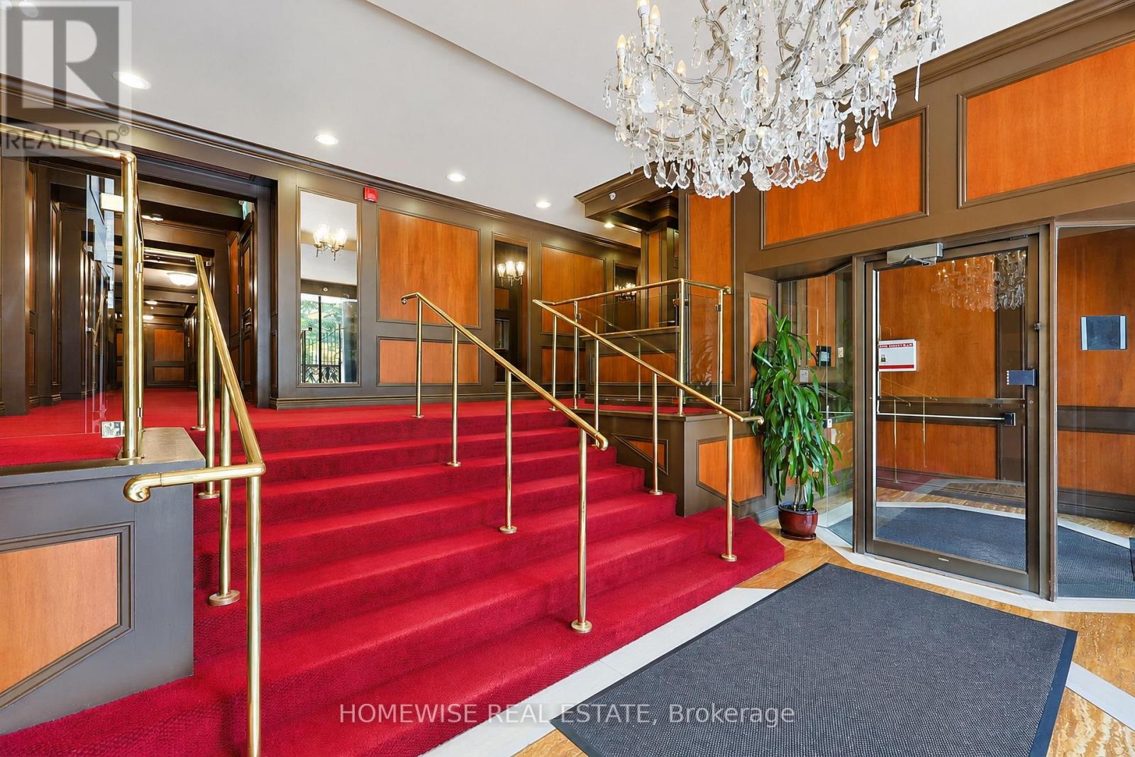 401 - 740 Eglinton Avenue, Toronto, Ontario  M5N 1C4 - Photo 3 - C13705292