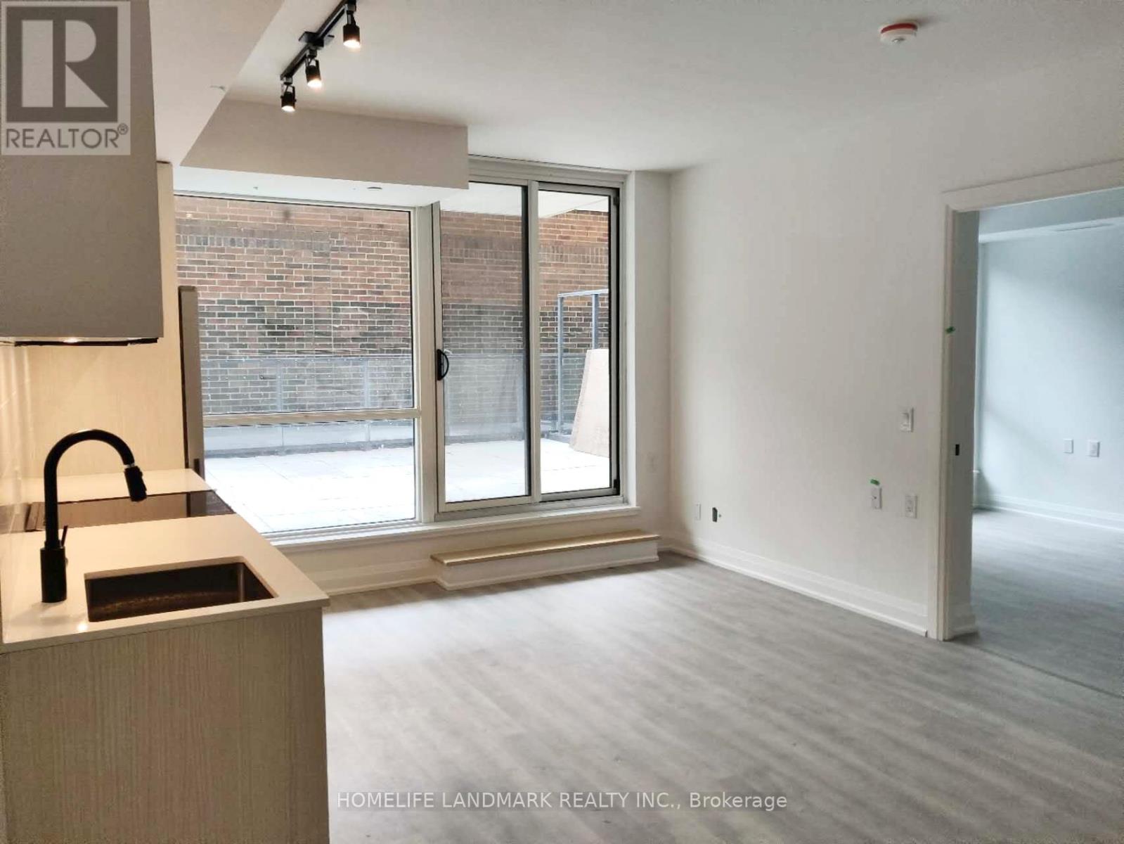202 - 2369 Danforth Avenue, Toronto, Ontario M4C 0B1 - Photo 2 - E13705270