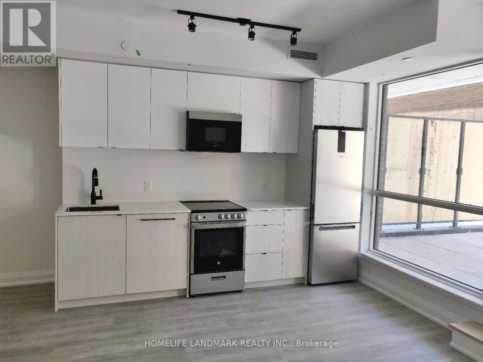 202 - 2369 Danforth Avenue, Toronto, Ontario M4C 0B1 - Photo 3 - E13705270
