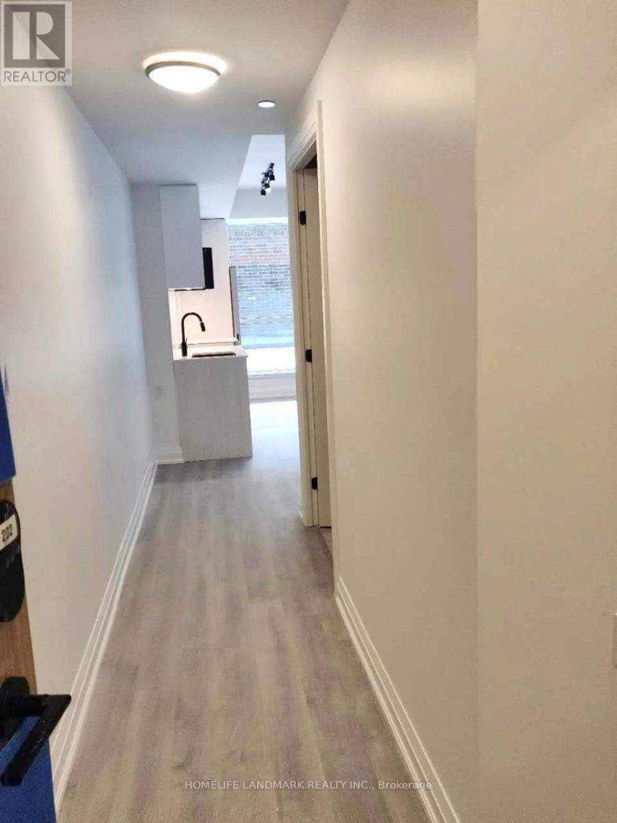 202 - 2369 Danforth Avenue, Toronto, Ontario M4C 0B1 - Photo 4 - E13705270