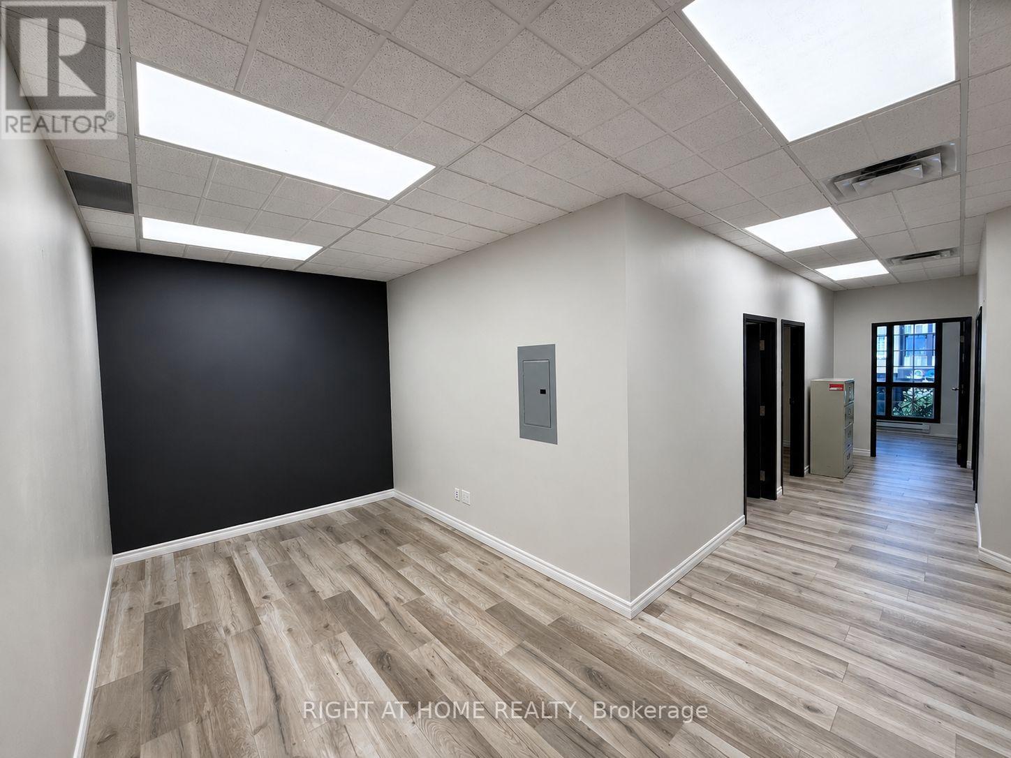 201 - 334 LAKESHORE ROAD E, Oakville, Ontario