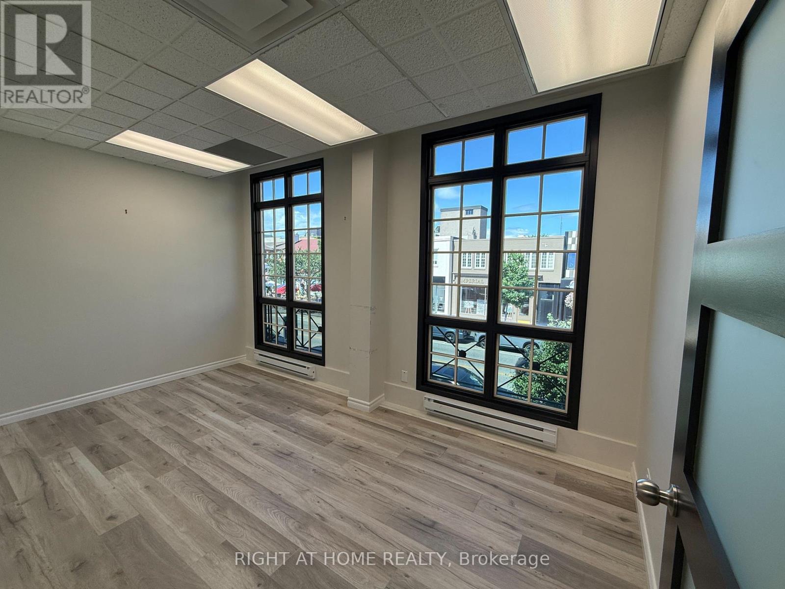 201 - 334 Lakeshore Road E, Oakville, Ontario  L6J 1J6 - Photo 11 - W13705224