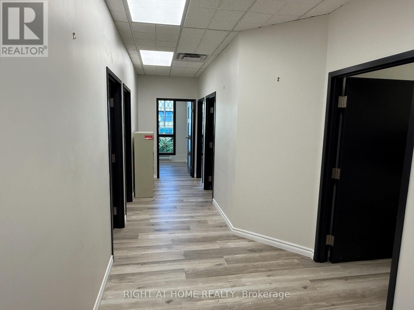 201 - 334 Lakeshore Road E, Oakville, Ontario  L6J 1J6 - Photo 4 - W13705224
