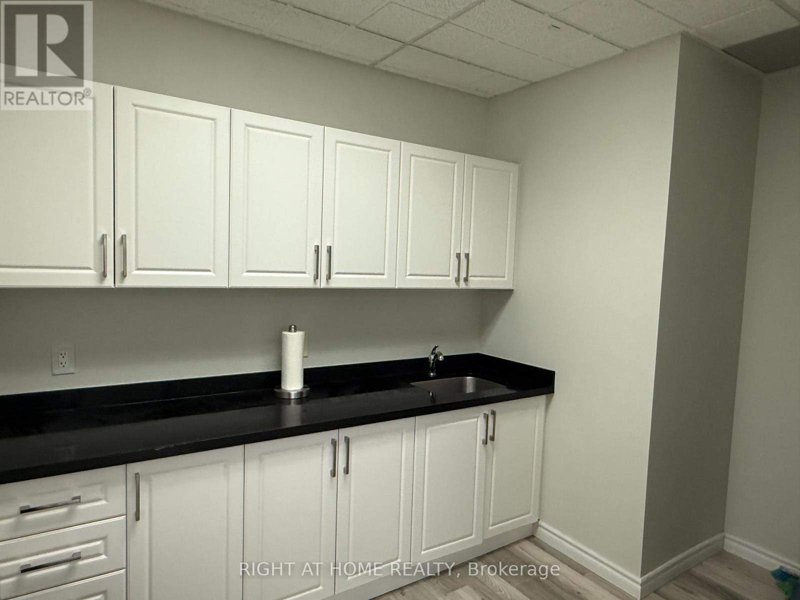 201 - 334 Lakeshore Road E, Oakville, Ontario  L6J 1J6 - Photo 5 - W13705224
