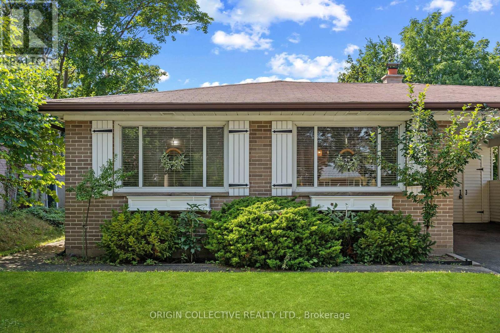 983 Parthia Crescent, Mississauga, Ontario  L4Y 2K9 - Photo 2 - W13705252