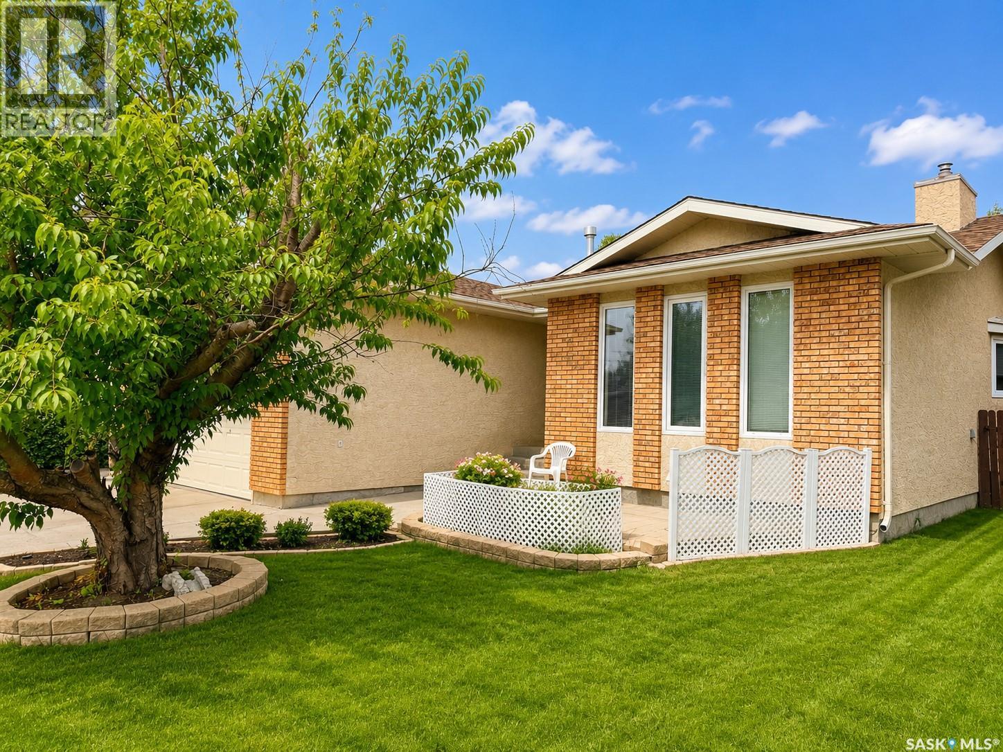2906 HUGET PLACE, Regina, Saskatchewan