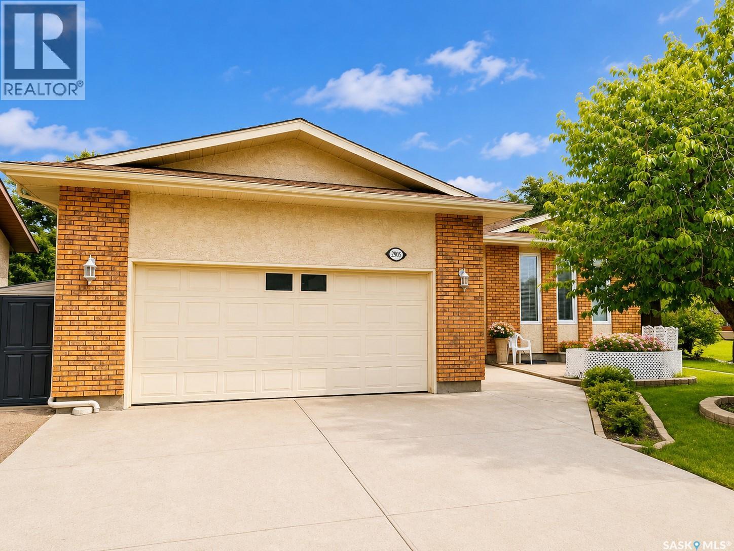 2906 Huget Place, Regina, Saskatchewan  S4V 1M5 - Photo 2 - SK046437