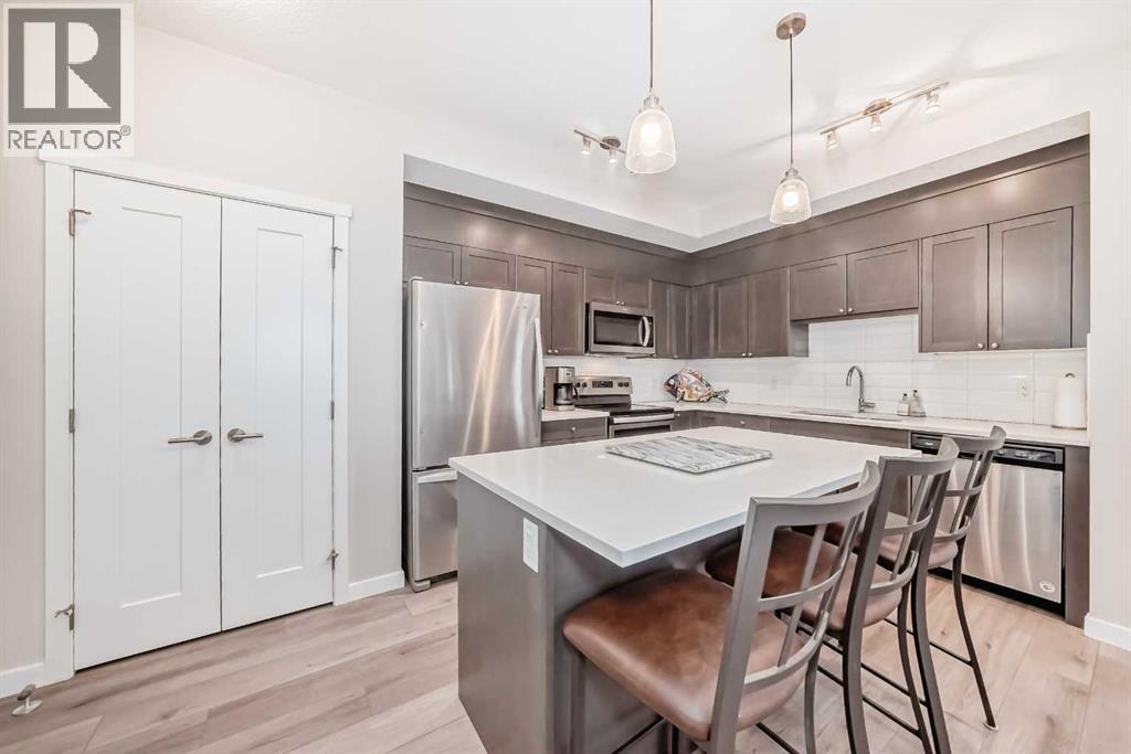 402, 30 Shawnee Common Sw, Calgary, Alberta  T2Y 0R1 - Photo 2 - A2335329