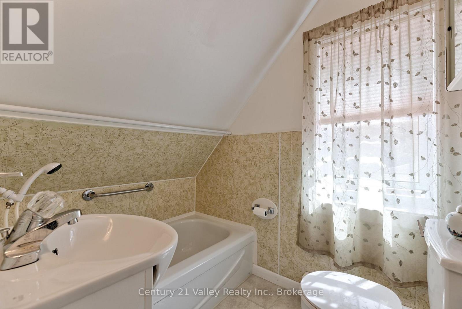 61 Melanie Street, Bonnechere Valley, Ontario  K0J 1T0 - Photo 35 - X13705328