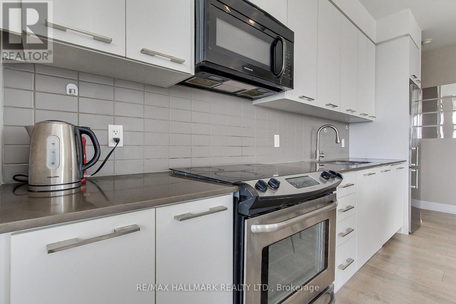910 - 9471 Yonge Street, Richmond Hill, Ontario  L4C 0Z5 - Photo 11 - N13705364