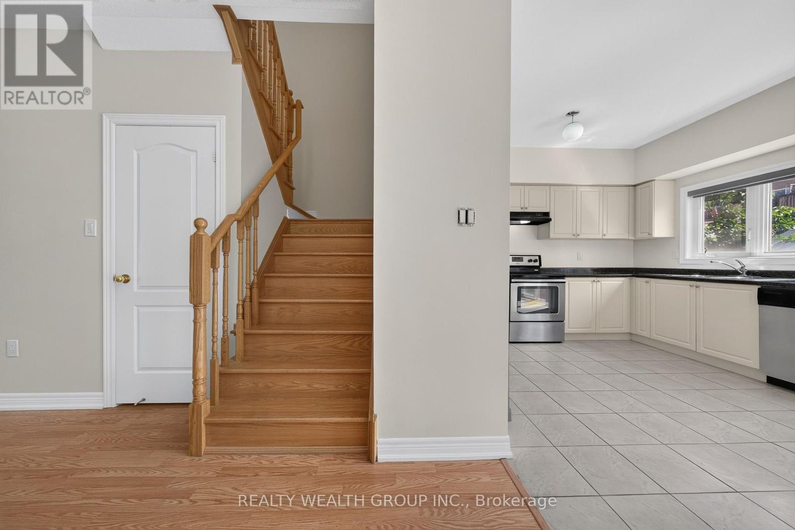 35 Matthewson Avenue, Bradford West Gwillimbury, Ontario  L3Z 0P3 - Photo 10 - N13705370