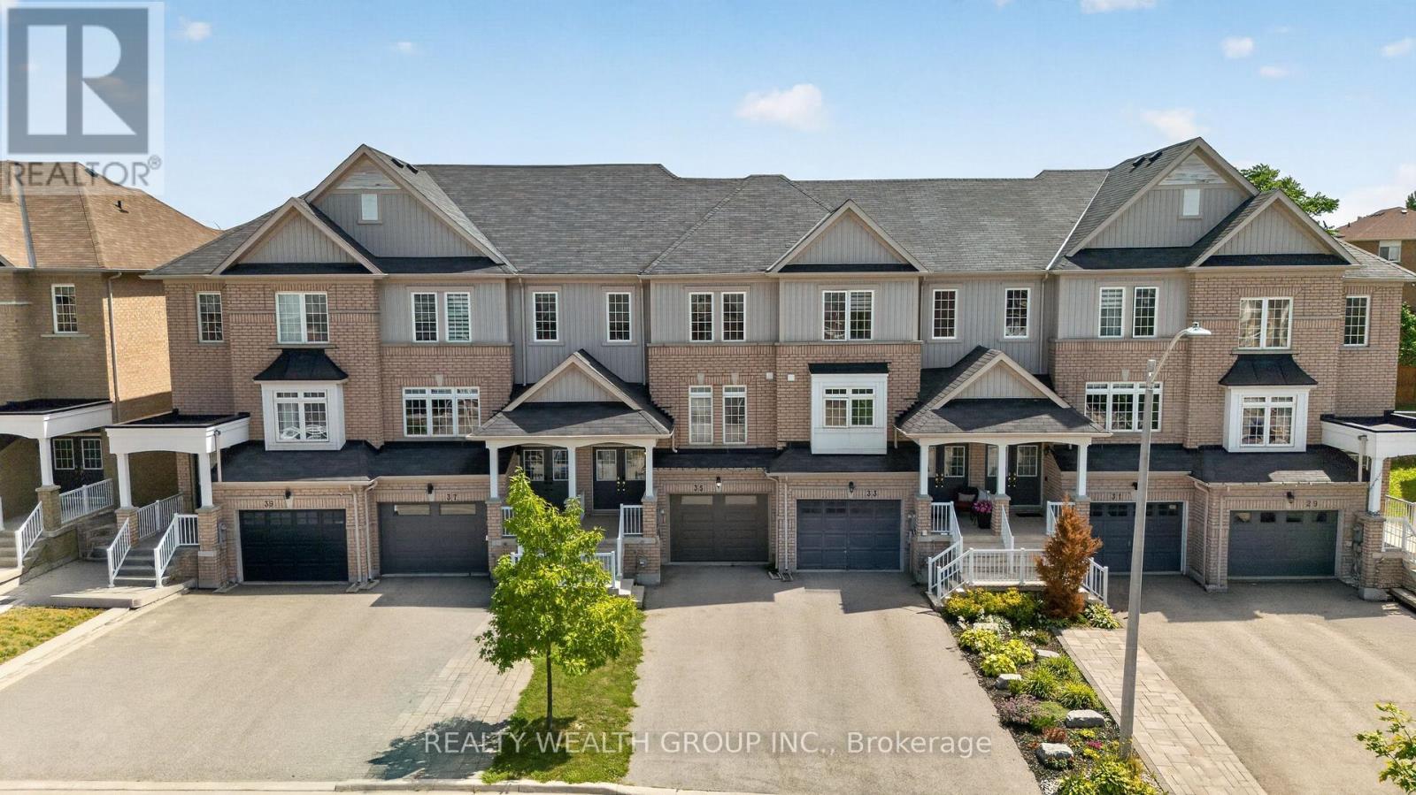35 Matthewson Avenue, Bradford West Gwillimbury, Ontario  L3Z 0P3 - Photo 2 - N13705370
