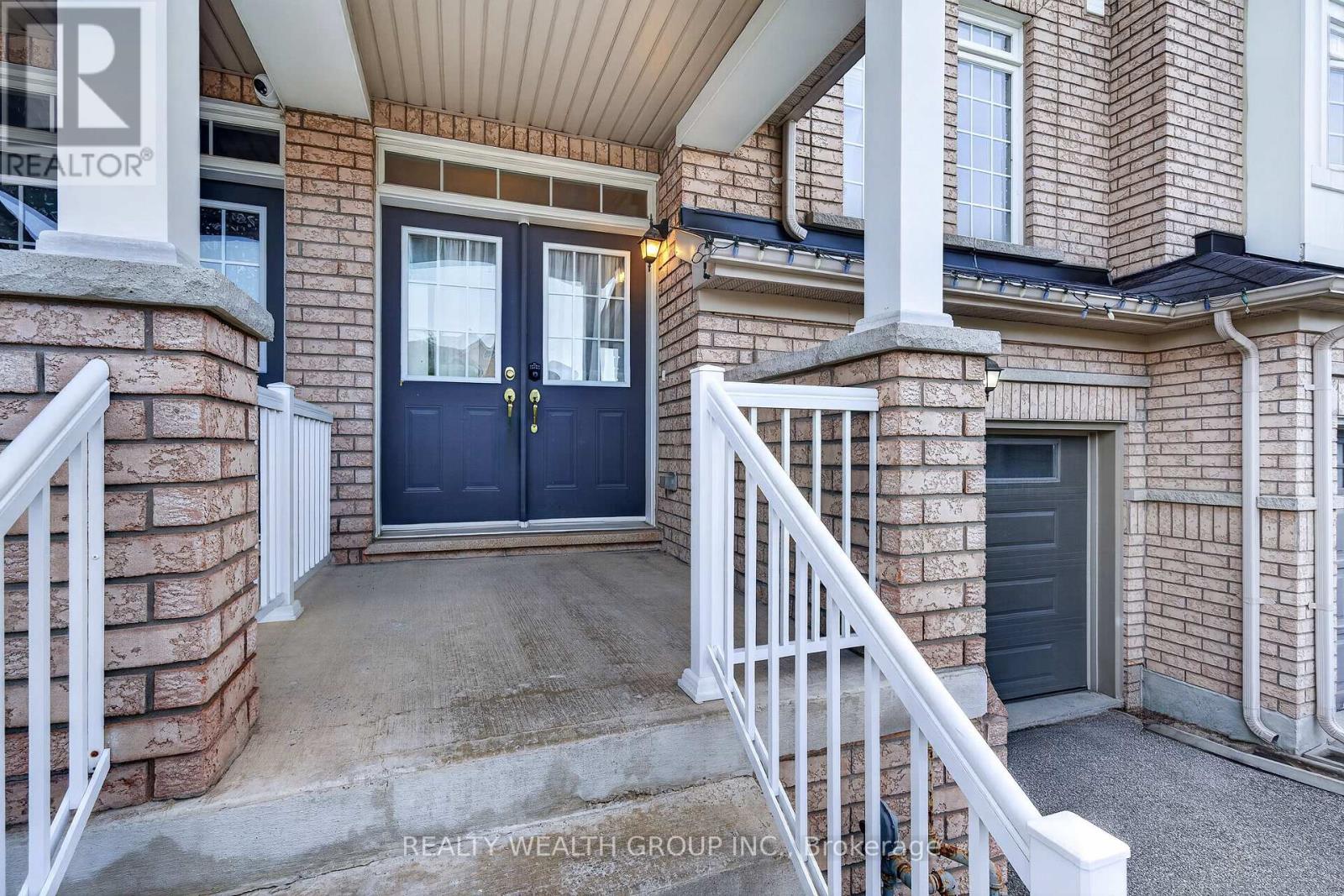 35 Matthewson Avenue, Bradford West Gwillimbury, Ontario  L3Z 0P3 - Photo 3 - N13705370