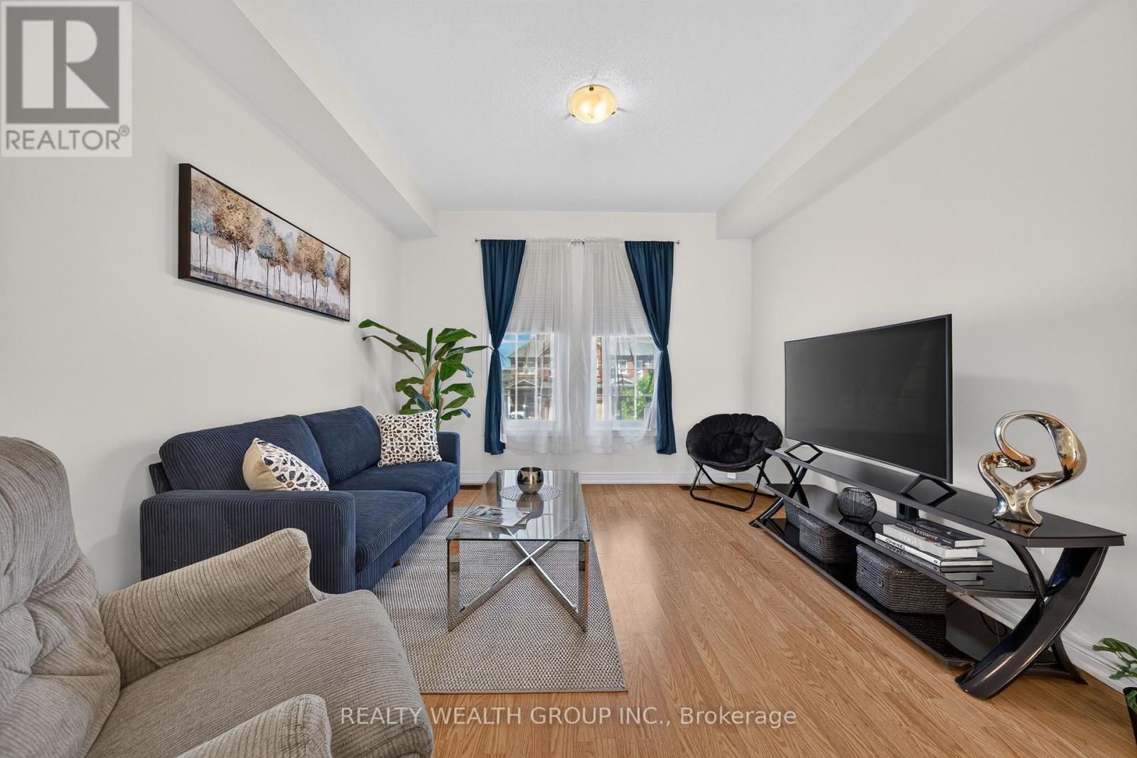 35 Matthewson Avenue, Bradford West Gwillimbury, Ontario  L3Z 0P3 - Photo 5 - N13705370