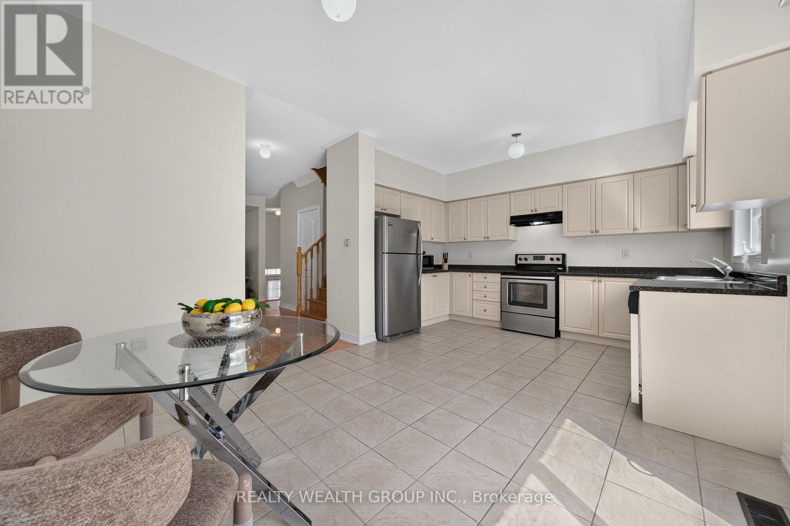 35 Matthewson Avenue, Bradford West Gwillimbury, Ontario  L3Z 0P3 - Photo 9 - N13705370